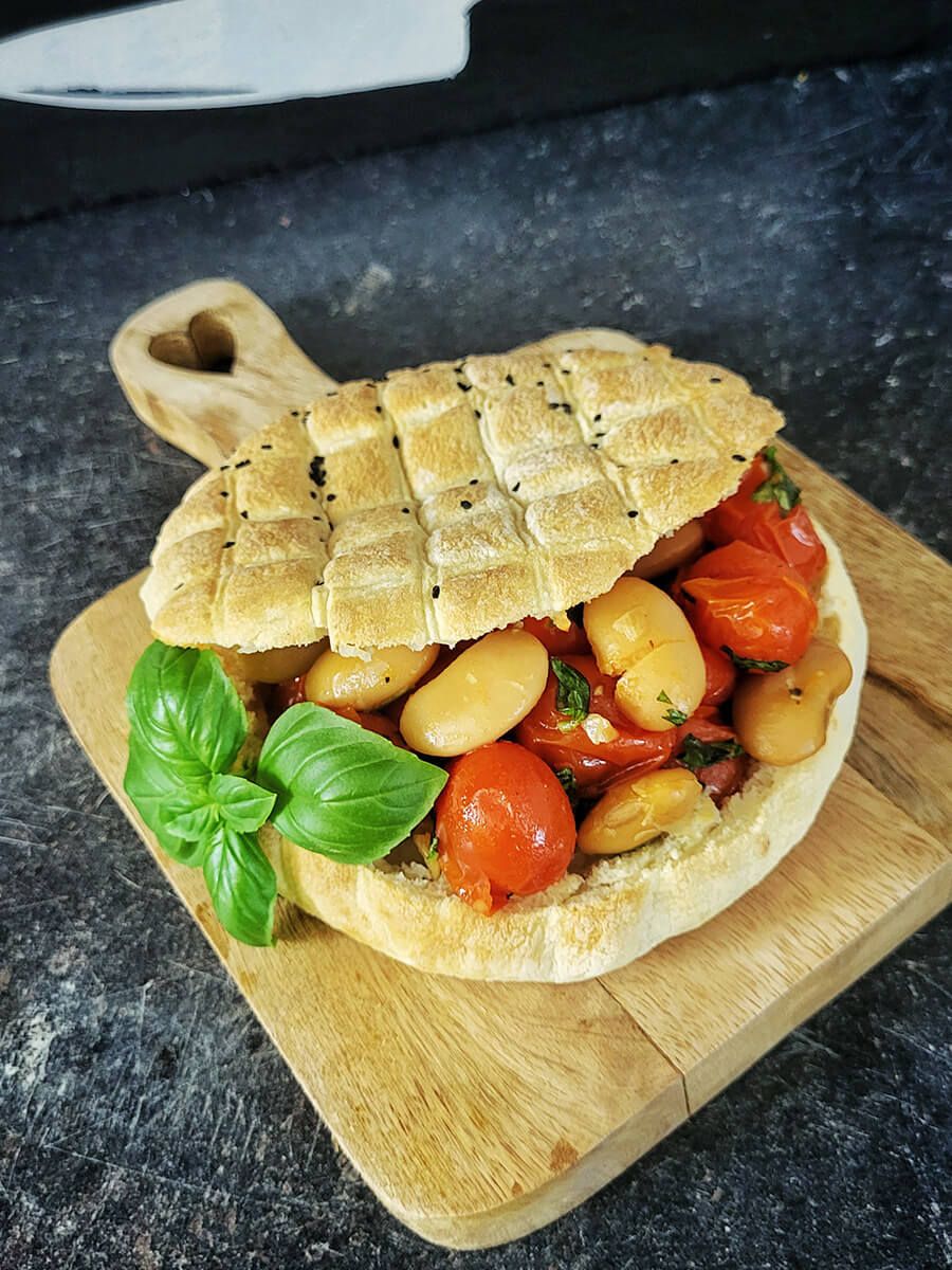 Fladenbrot mit Knobitomaten und Riesenbohnen | Die Männerküche